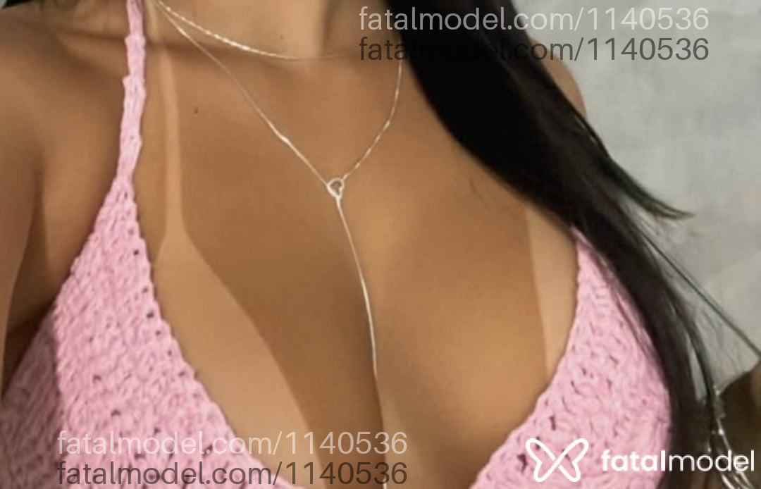 Acompanhante mulher morena (o) de olhos pretos - Isadora