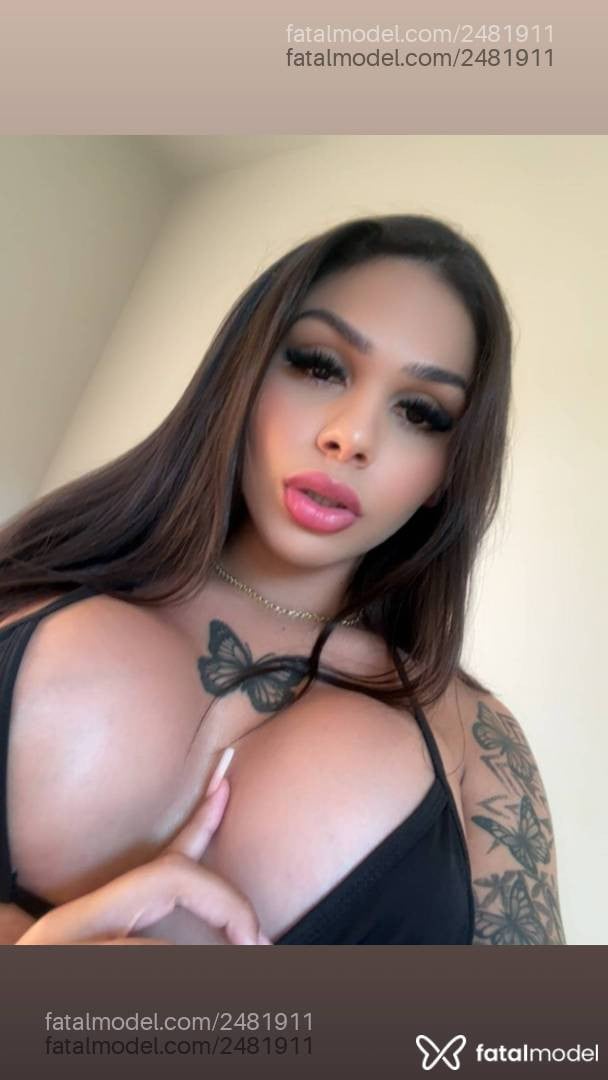 Acompanhante mulher trans com cabelo castanho de olhos pretos em Maringá - Paty Bittencourt