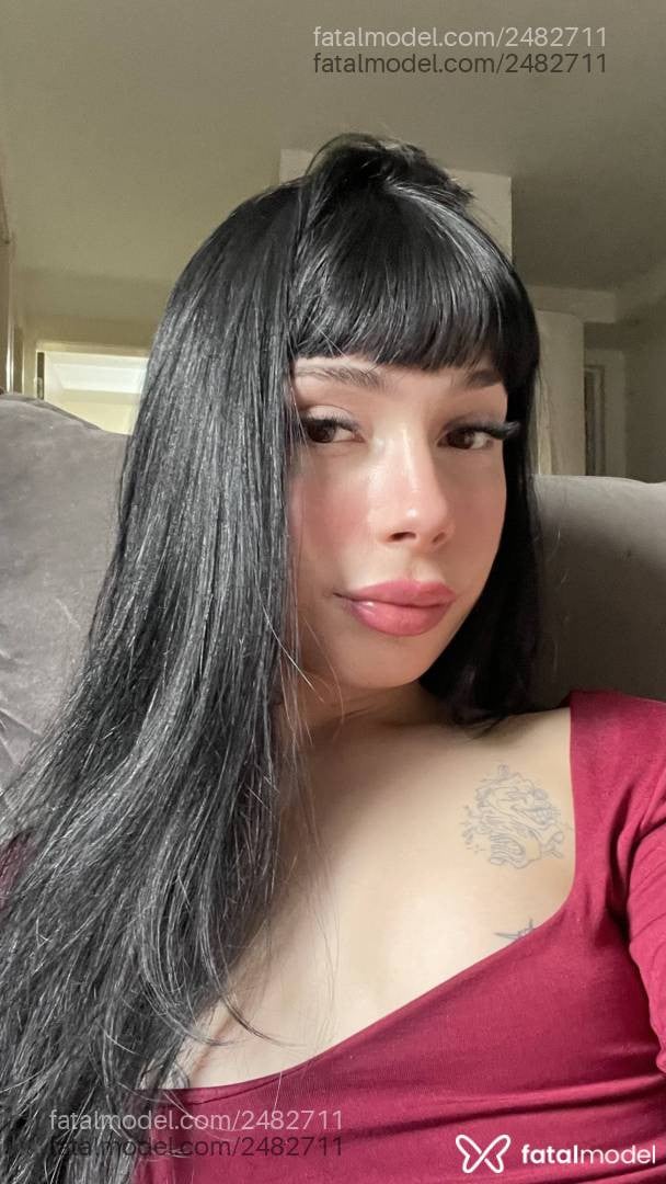 Acompanhante mulher trans morena (o) de olhos mel - Susuzinha