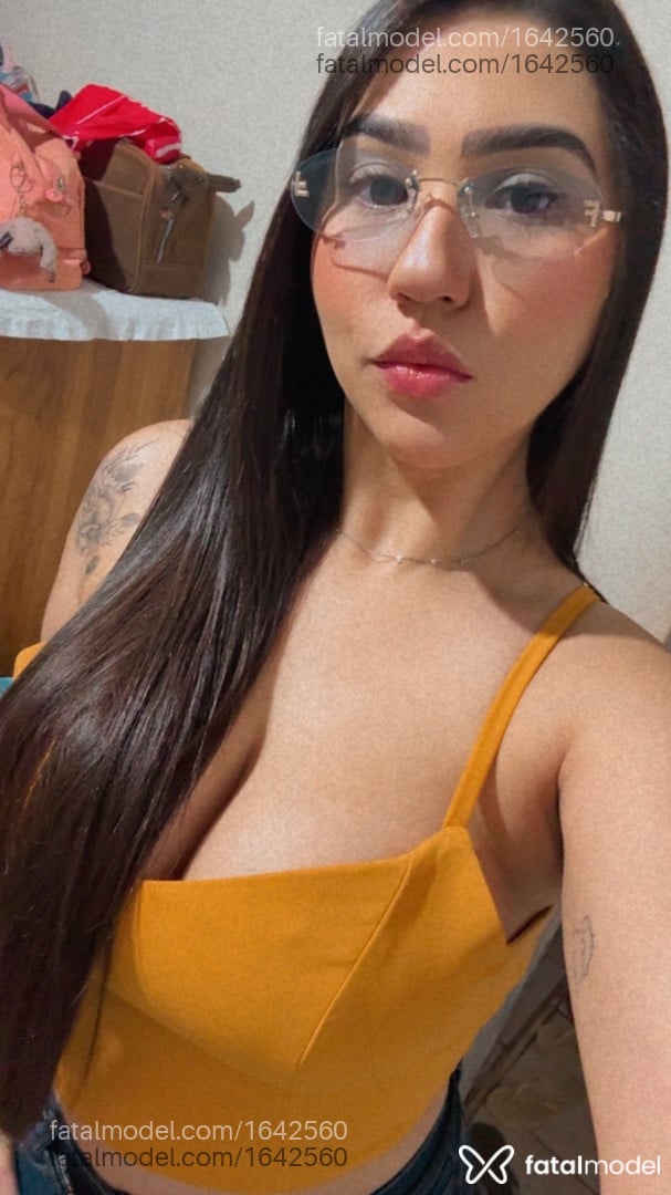 Acompanhante mulher com cabelo castanho de olhos castanhos em Campo Grande - Agatha