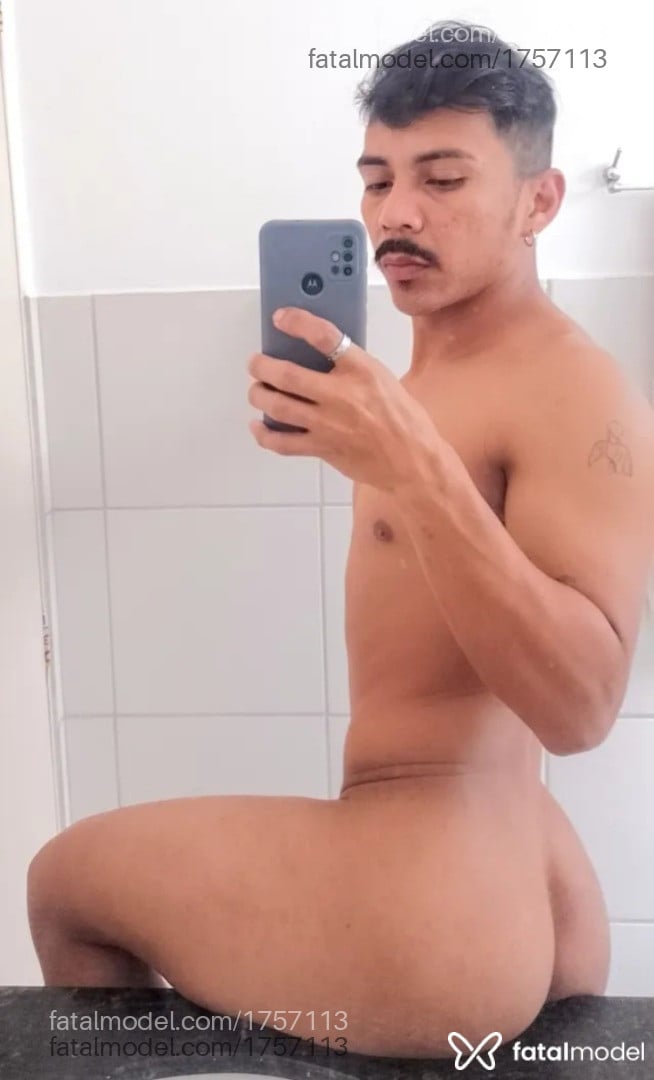 Acompanhante homem morena (o) de olhos castanhos em Balneário Camboriú - Chris