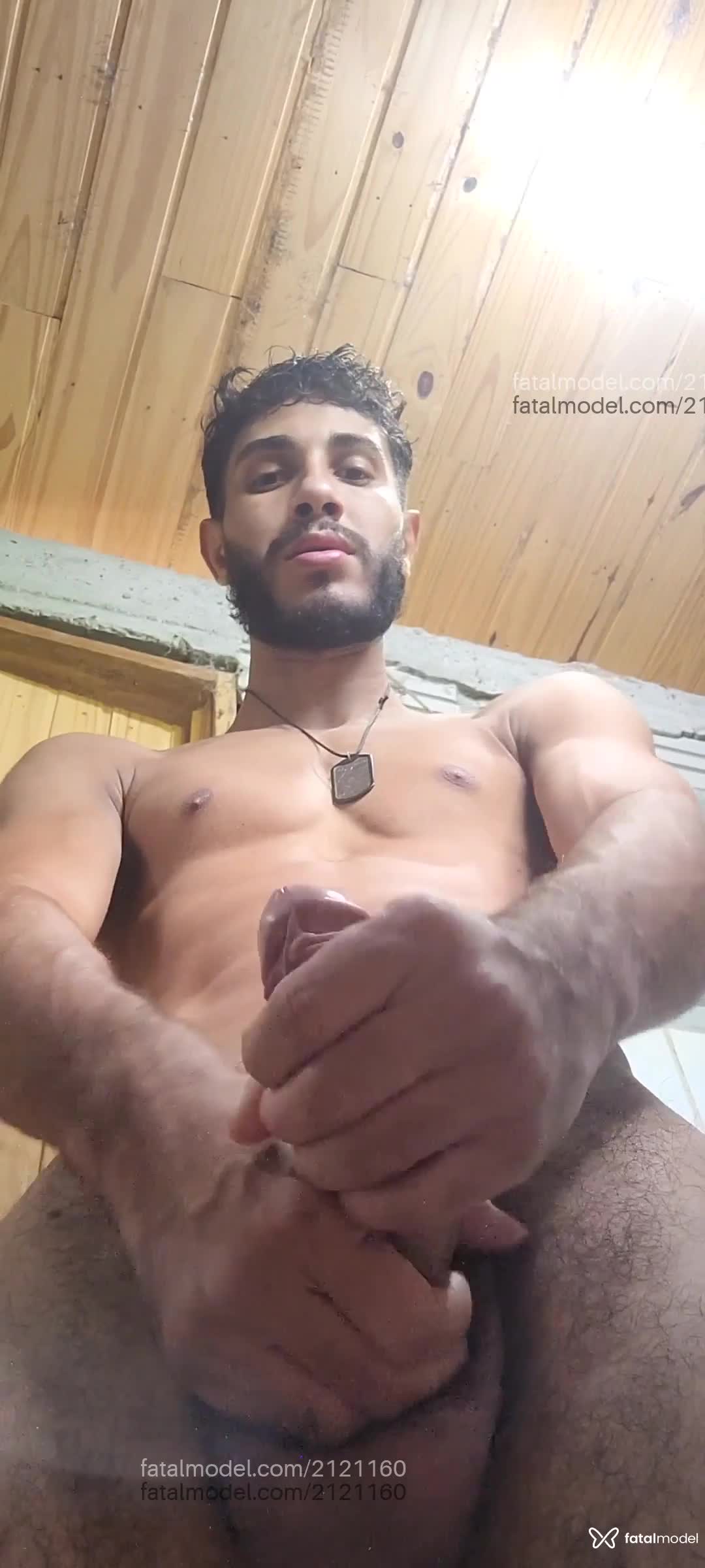Acompanhante homem com cabelo castanho de olhos castanhos - Teteux