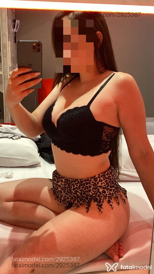 Acompanhante mulher com cabelo castanho de olhos castanhos em Campo Mourão - Izabela Antonelli