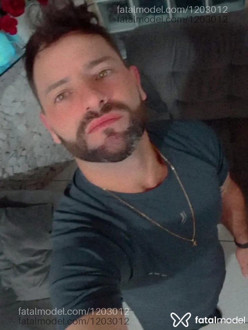 Acompanhante homem com cabelo castanho de olhos mel em Balneário Piçarras Acompanhante homem com cabelo castanho de olhos mel em Balneário Piçarras - Ramon