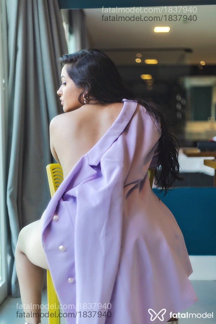 Acompanhante mulher com cabelo castanho de olhos castanhos - Bruna Acompanhante mulher com cabelo castanho de olhos castanhos - Bruna