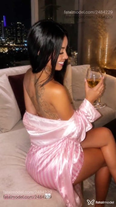 Acompanhante mulher morena (o) de olhos mel em Goiânia - Angel