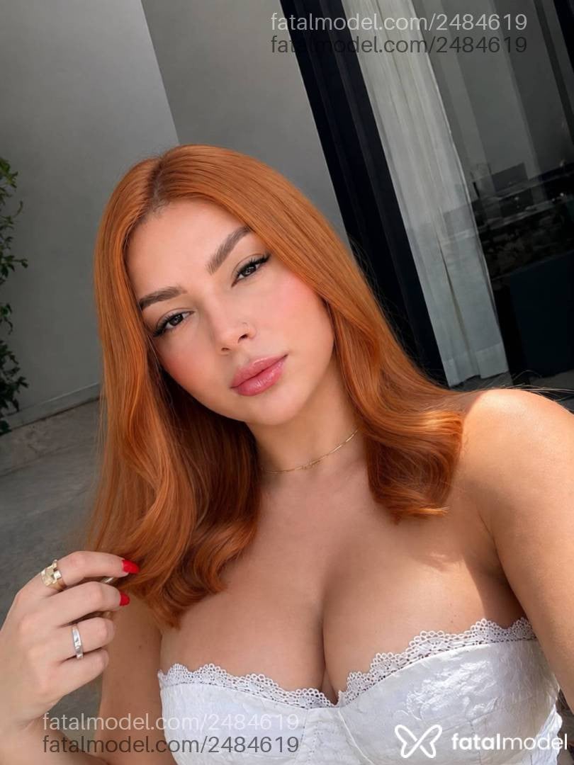 Acompanhante mulher com cabelo castanho de olhos castanhos - Mily
