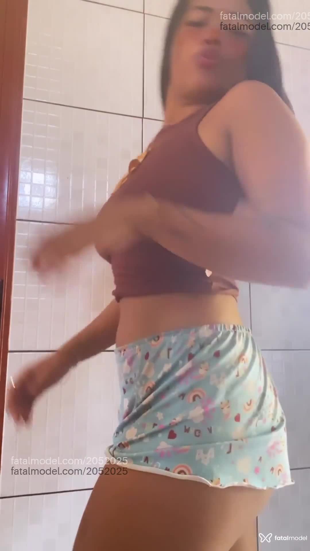 Acompanhante mulher com cabelo castanho de olhos castanhos - Larissa Manauara