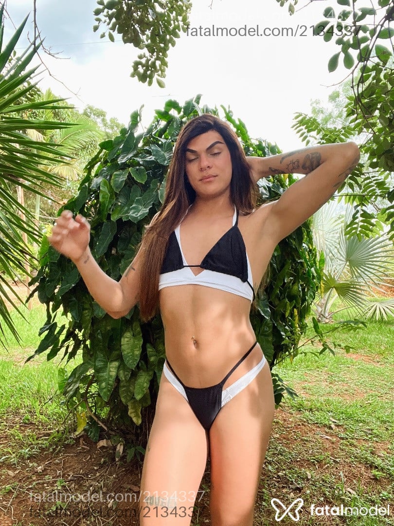 Acompanhante não-binário com cabelo castanho de olhos castanhos em Divinópolis Acompanhante não-binário com cabelo castanho de olhos castanhos em Divinópolis - Lia Ferrari