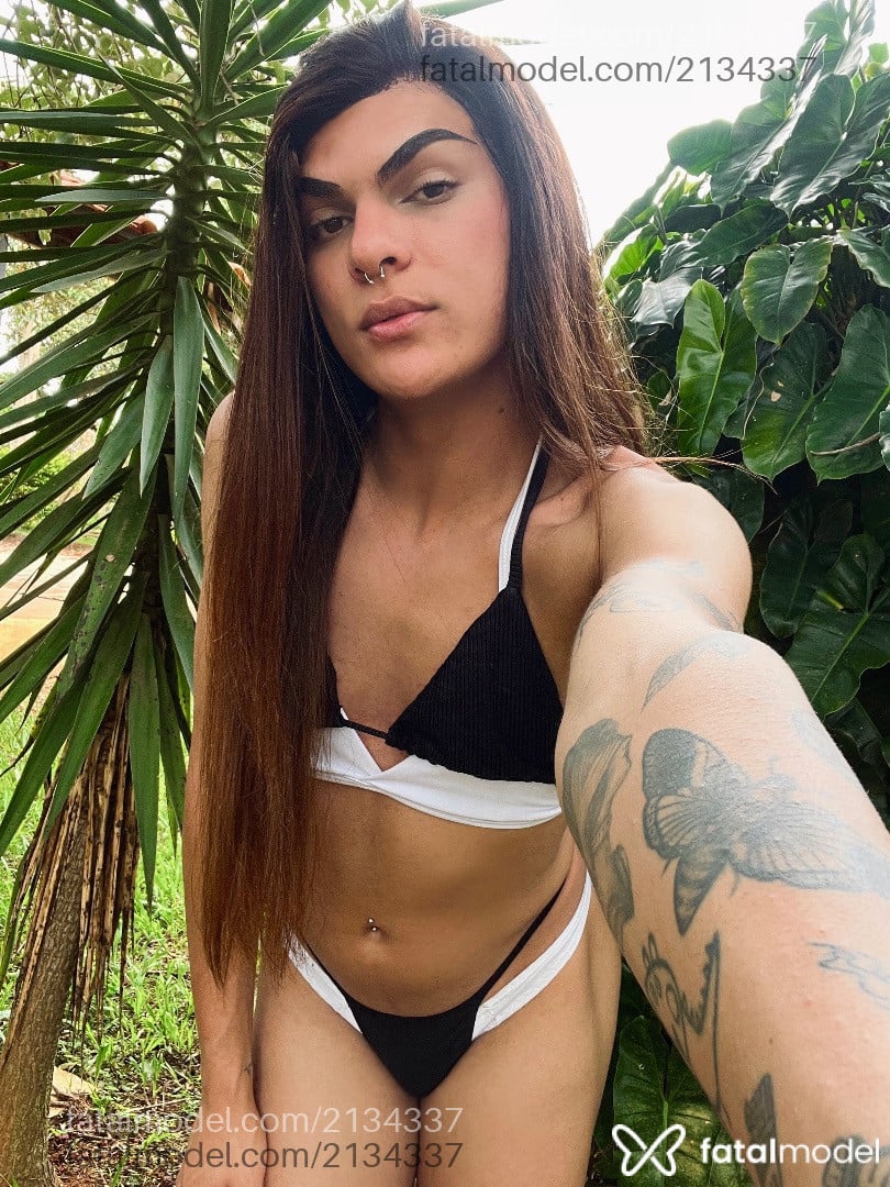 Acompanhante não-binário com cabelo castanho de olhos castanhos em Divinópolis Acompanhante não-binário com cabelo castanho de olhos castanhos em Divinópolis - Lia Ferrari