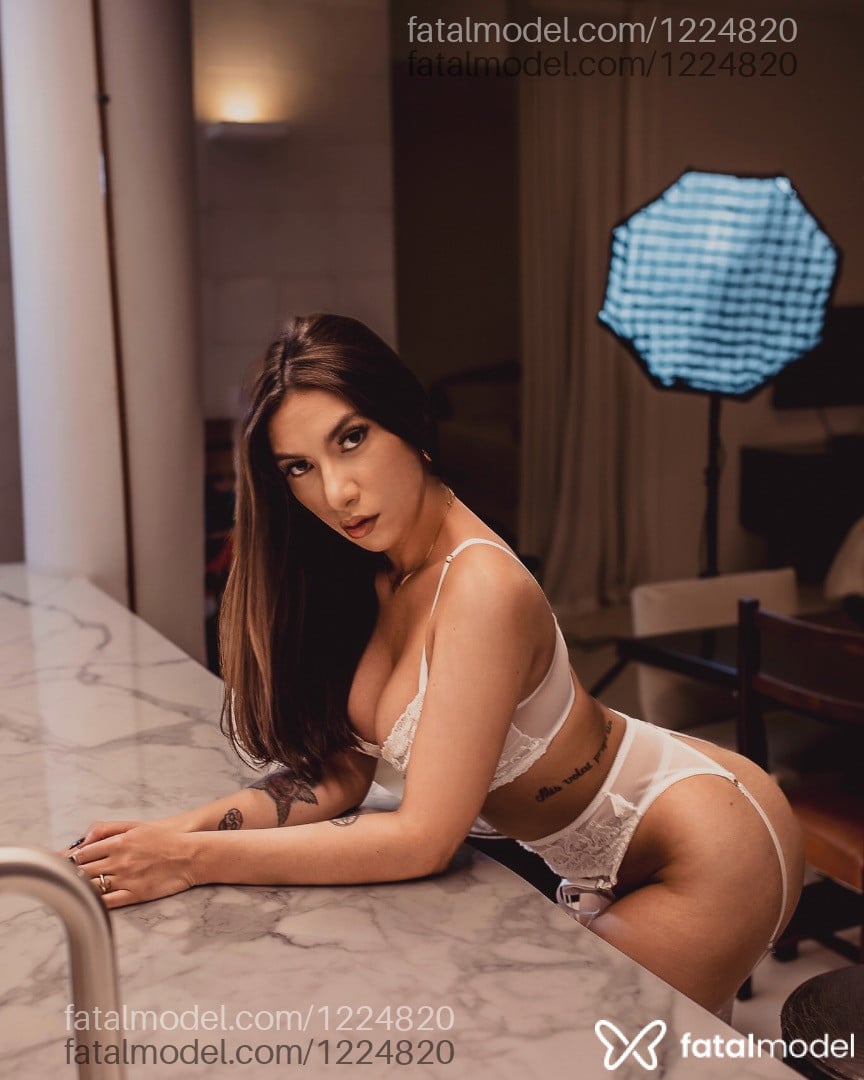 Acompanhante mulher com cabelo castanho de olhos castanhos - Nathaly Morales Acompanhante mulher com cabelo castanho de olhos castanhos - Nathaly Morales