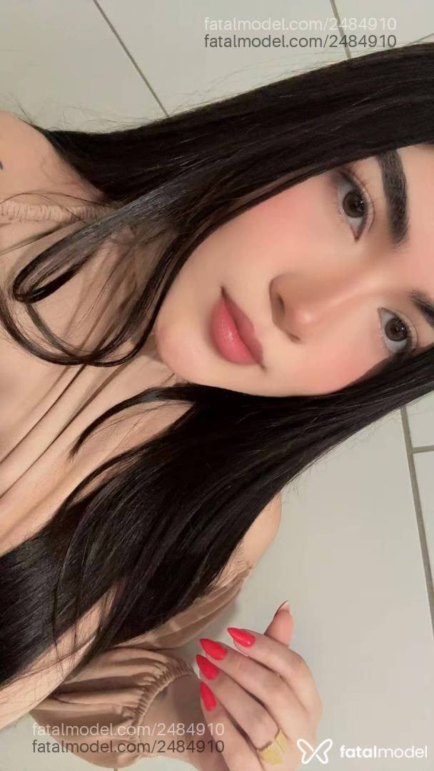 Acompanhante mulher com cabelo castanho de olhos castanhos - Loren Lima