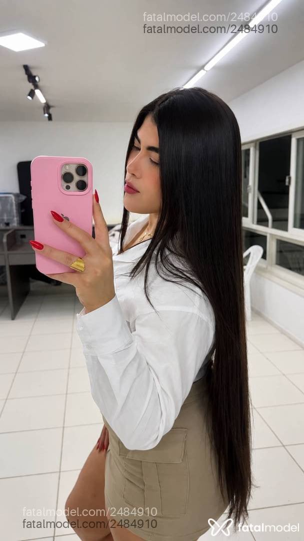 Acompanhante mulher com cabelo castanho de olhos castanhos - Loren Lima