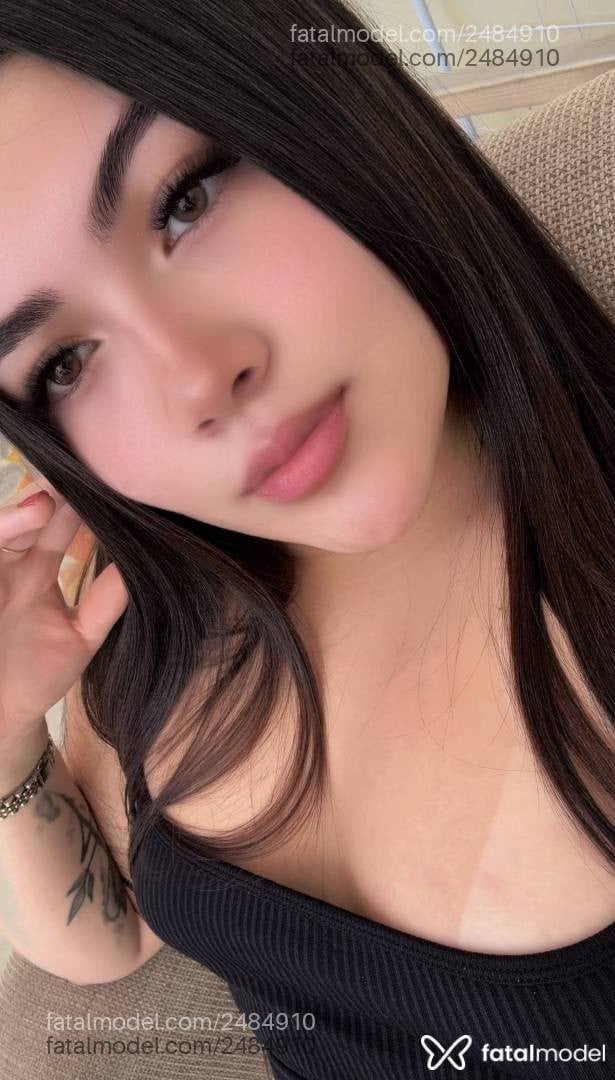 Acompanhante mulher com cabelo castanho de olhos castanhos - Loren Lima