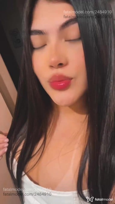 Acompanhante mulher com cabelo castanho de olhos castanhos em Guaramirim Acompanhante mulher com cabelo castanho de olhos castanhos em Guaramirim - Loren Lima