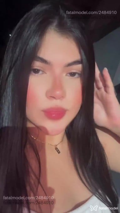 Acompanhante mulher com cabelo castanho de olhos castanhos em Tubarão - Loren Lima