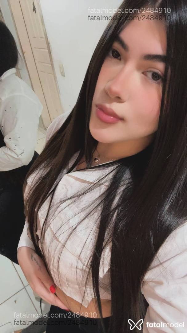 Acompanhante mulher com cabelo castanho de olhos castanhos - Loren Lima