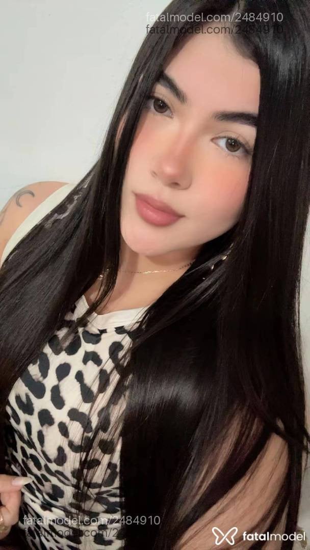 Acompanhante mulher com cabelo castanho de olhos castanhos - Loren Lima