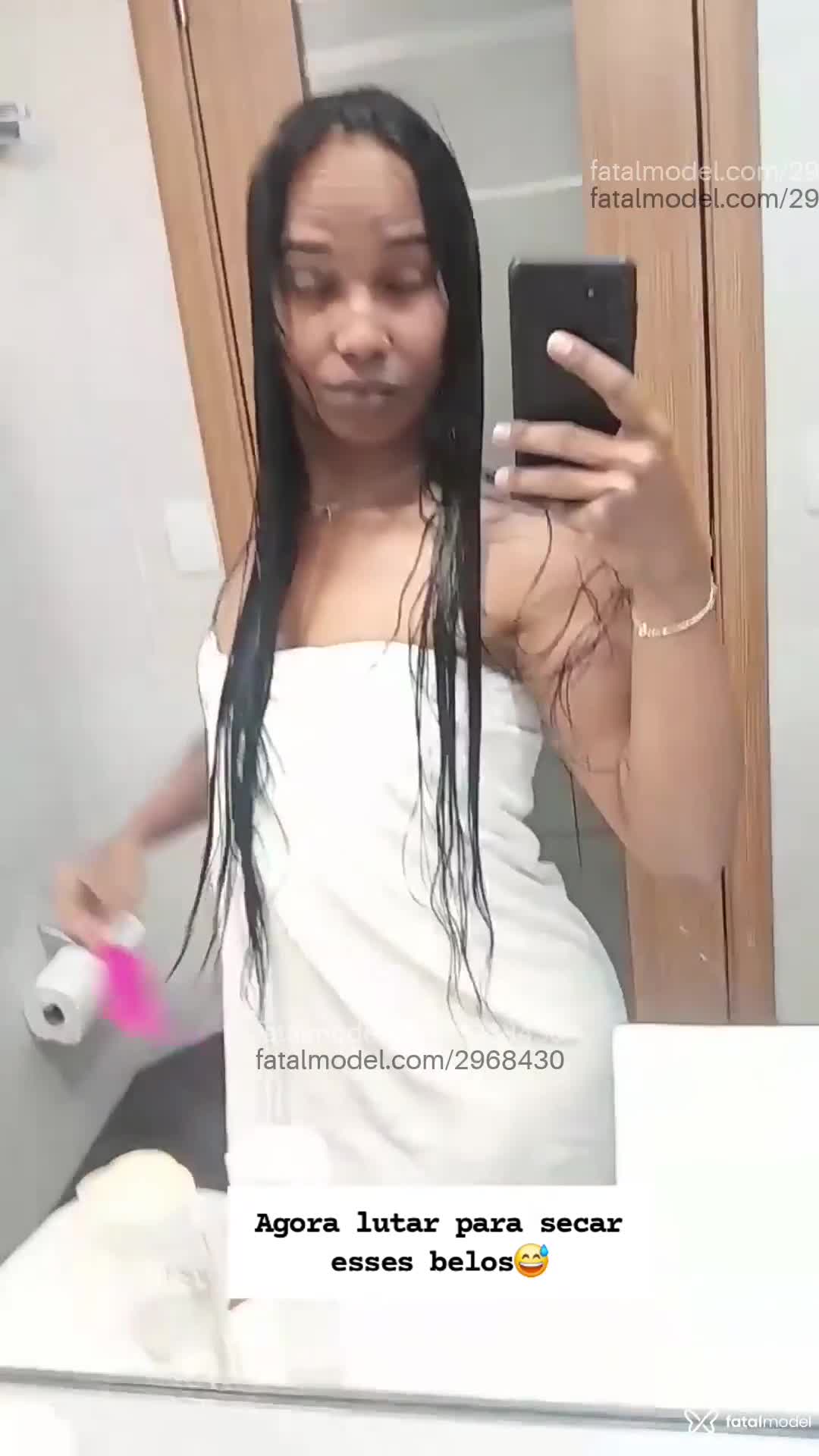 Acompanhante não-binário com cabelo castanho de olhos castanhos em Campinas - Mayra