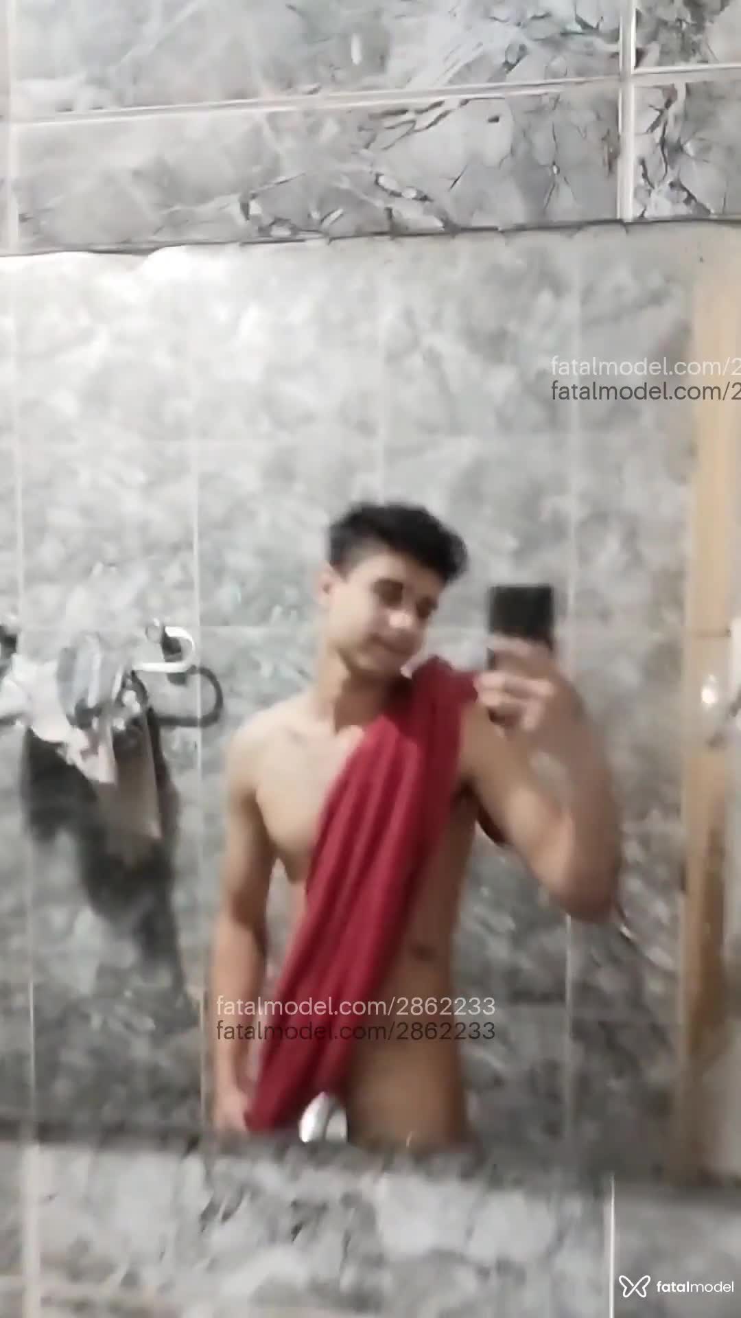 Acompanhante homem com cabelo castanho de olhos castanhos - Henrique