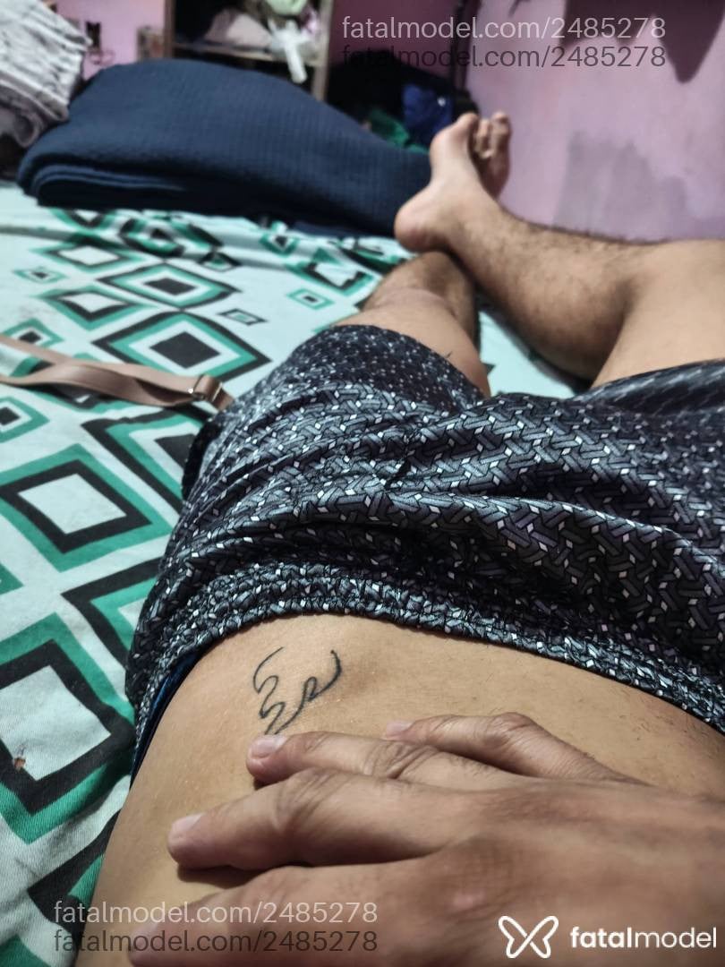 Acompanhante homem com cabelo castanho de olhos pretos - Novnho