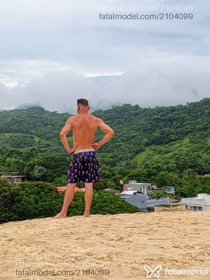 Acompanhante homem com cabelo castanho de olhos castanhos em Florianópolis - Henrique