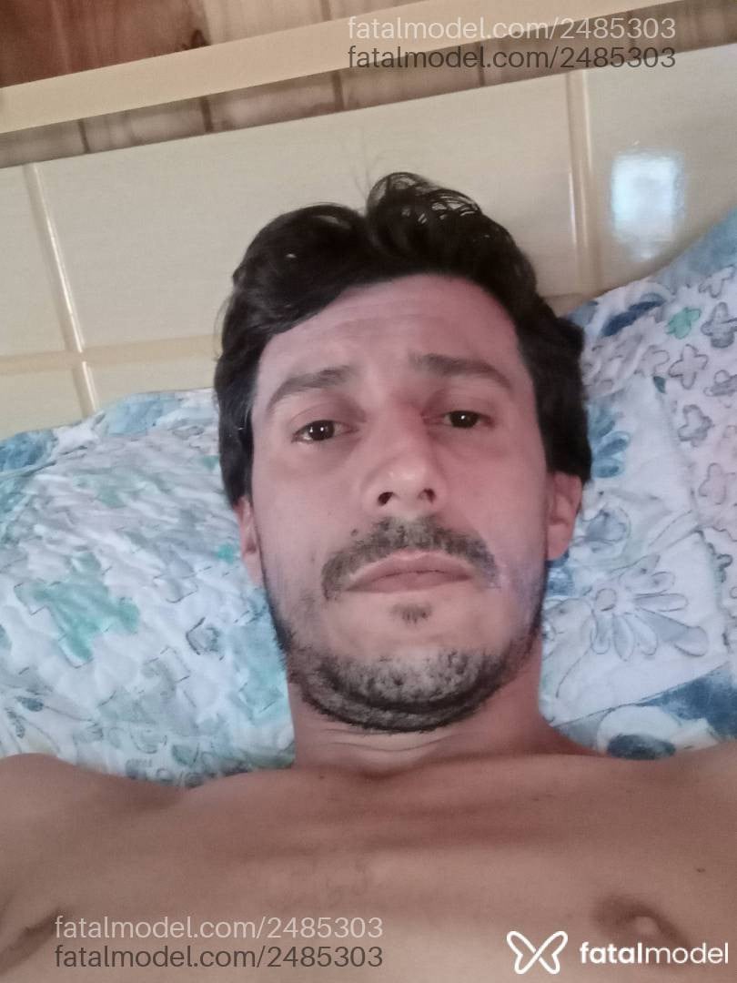 Acompanhante homem com cabelo castanho de olhos pretos em Viamão - Davih