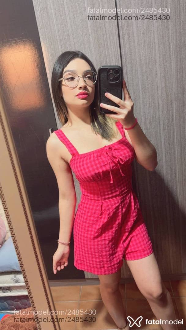 Acompanhante mulher loira (o) de olhos mel - Estela