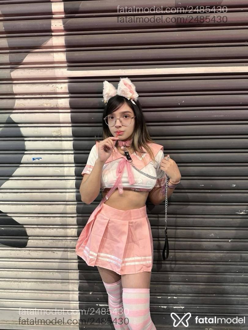 Acompanhante mulher loira (o) de olhos mel - Estela