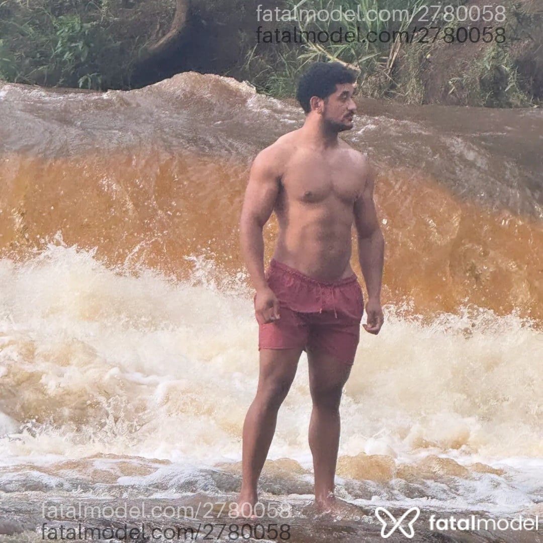 Acompanhante homem morena (o) de olhos castanhos em Curitiba - José En
