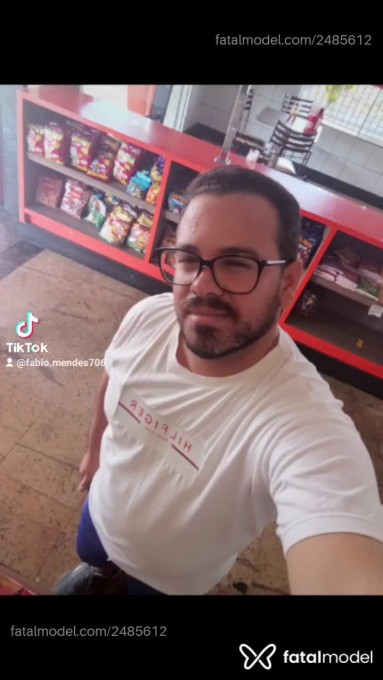 Acompanhante homem com cabelo castanho de olhos castanhos em Virtual Acompanhante homem com cabelo castanho de olhos castanhos em Virtual - Binhizinho
