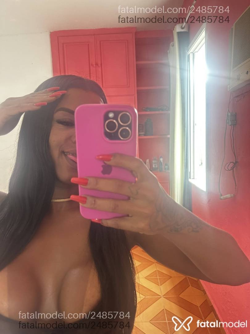 Acompanhante mulher com cabelo castanho de olhos pretos - Pérola Negra