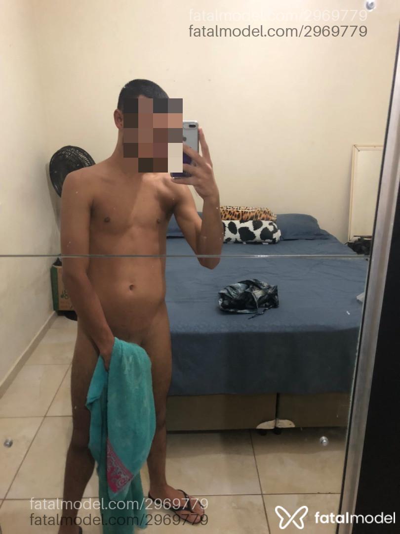 Acompanhante homem morena (o) de olhos pretos em Virtual Acompanhante homem morena (o) de olhos pretos em Virtual - Douglas