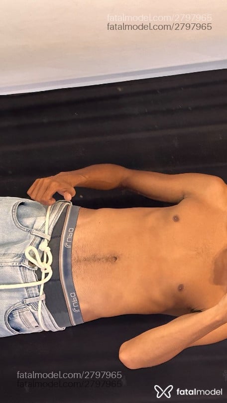 Acompanhante homem morena (o) de olhos castanhos em São Leopoldo - Preto Posturado