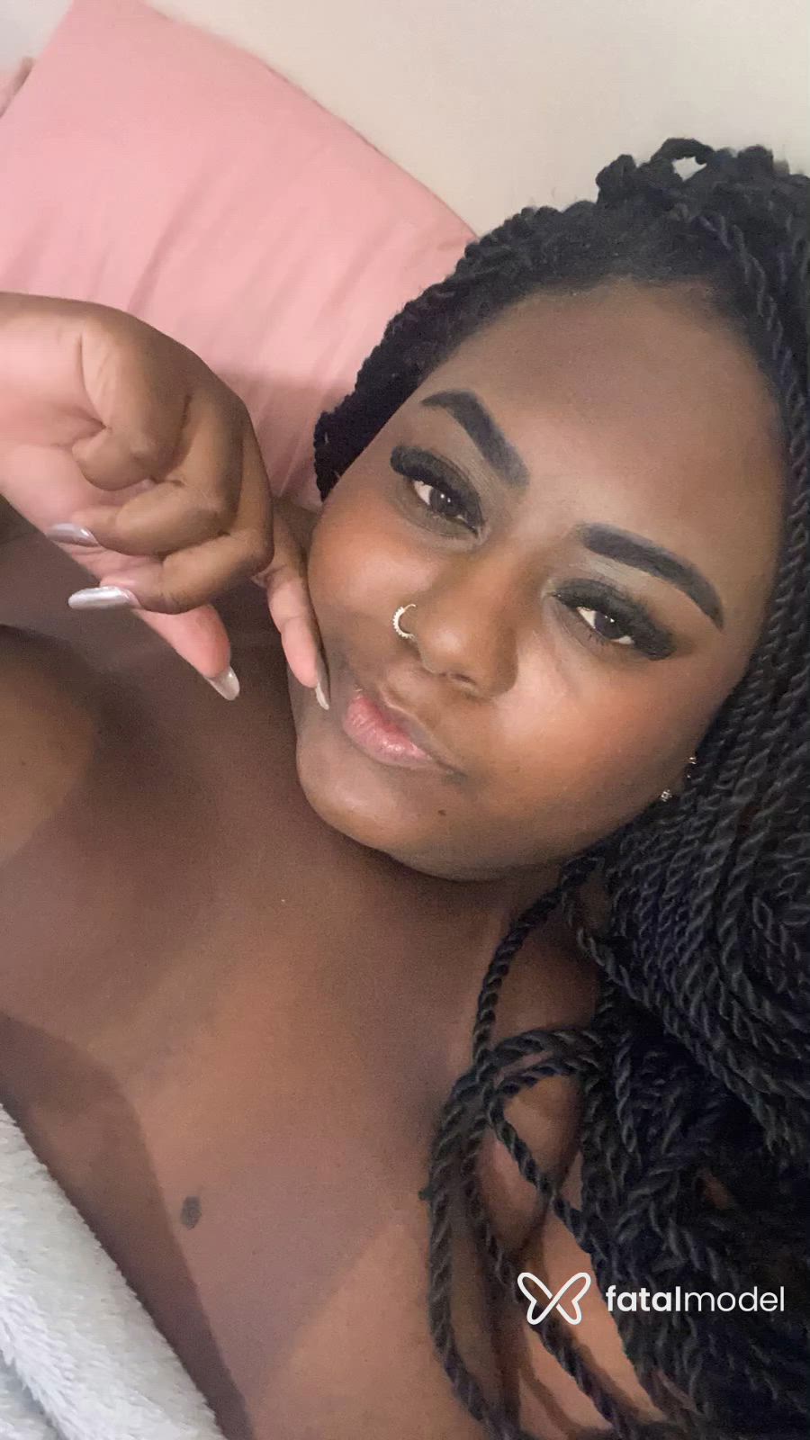 Acompanhante mulher morena (o) de olhos pretos - Bianca Boobom