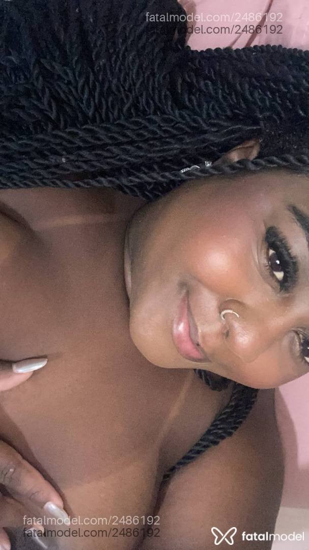 Acompanhante mulher morena (o) de olhos pretos - Bianca Boobom