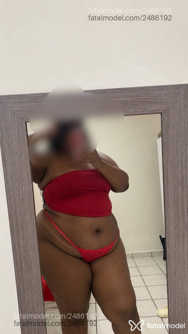 Acompanhante mulher morena (o) de olhos pretos - Bianca Boobom