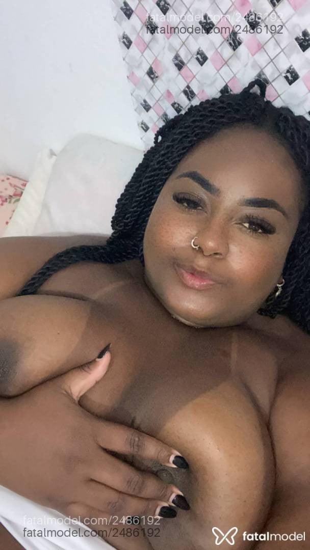 Acompanhante mulher morena (o) de olhos pretos - Bianca Boobom