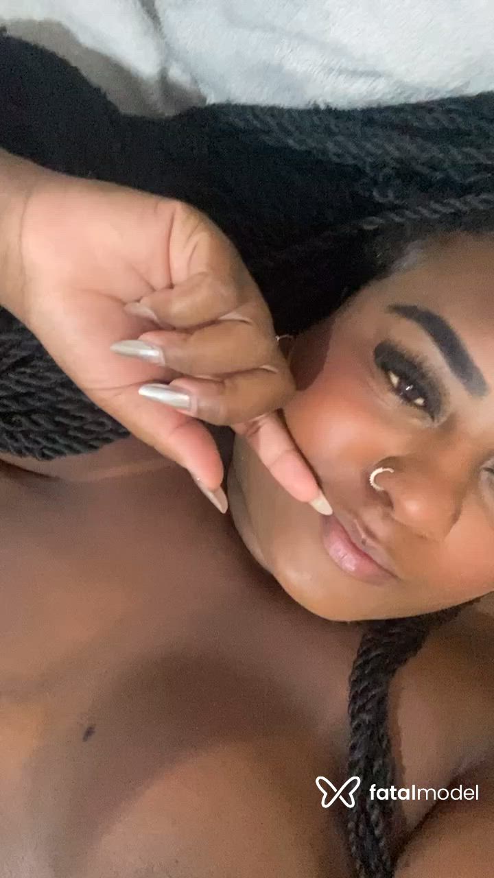 Acompanhante mulher morena (o) de olhos pretos - Bianca Boobom