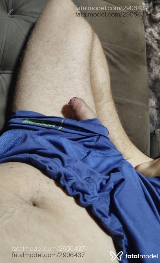 Acompanhante homem com cabelo castanho de olhos verdes em Rondonópolis Acompanhante homem com cabelo castanho de olhos verdes em Rondonópolis - Lennon