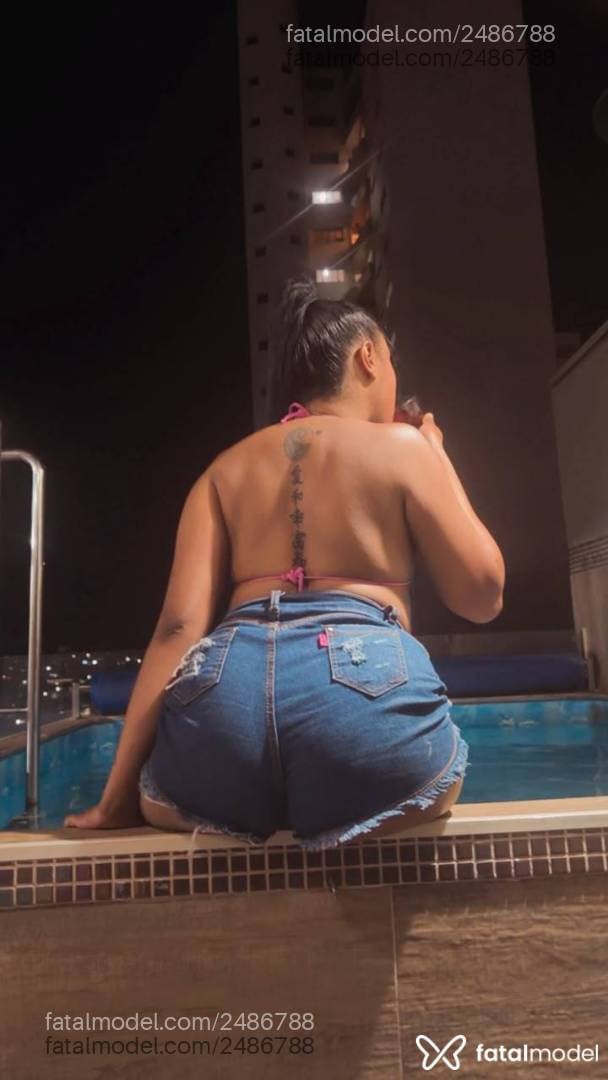 Acompanhante mulher morena (o) de olhos pretos - Pâmela Shine