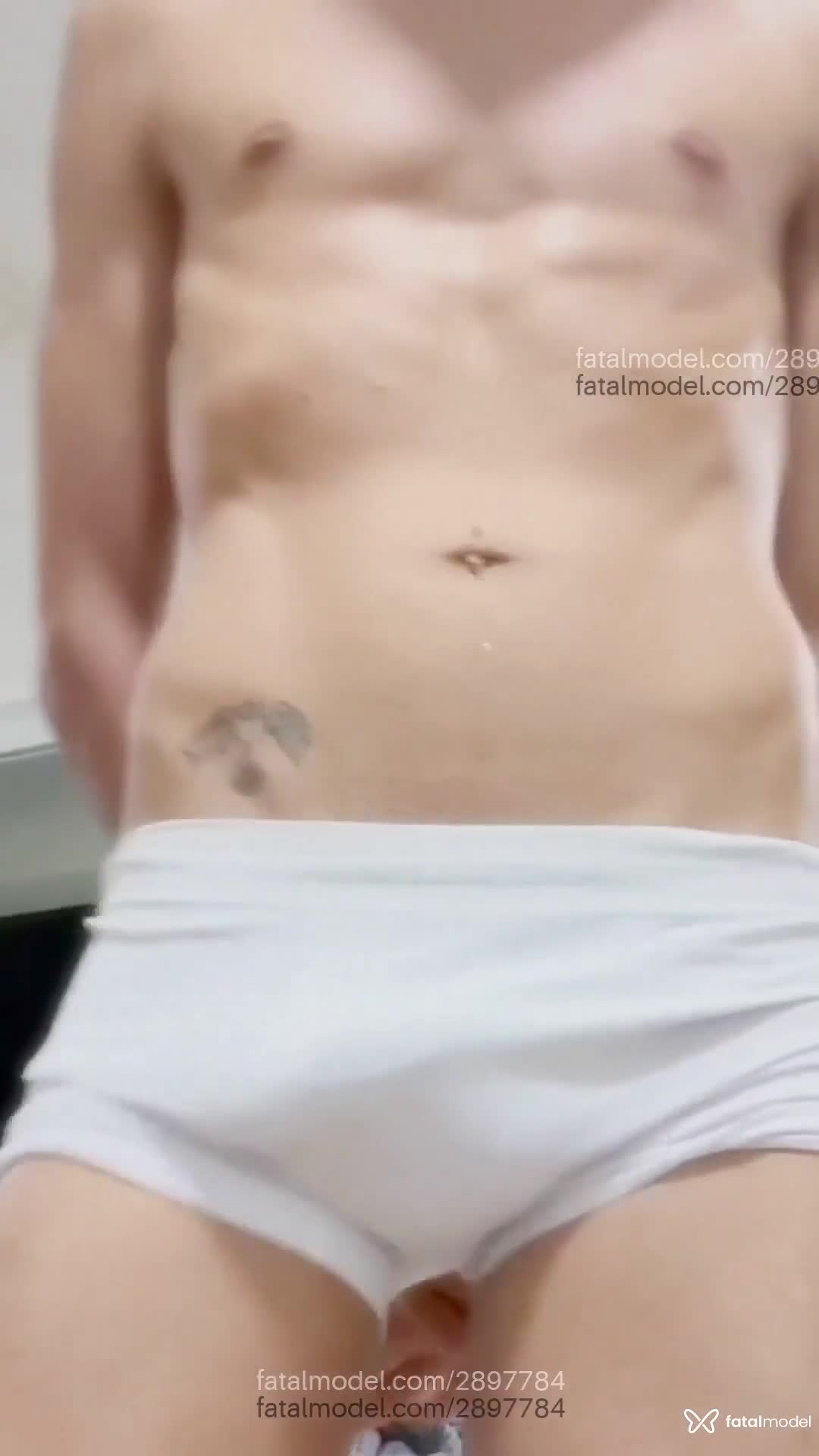 Acompanhante homem morena (o) de olhos castanhos em Curitiba - Henrique