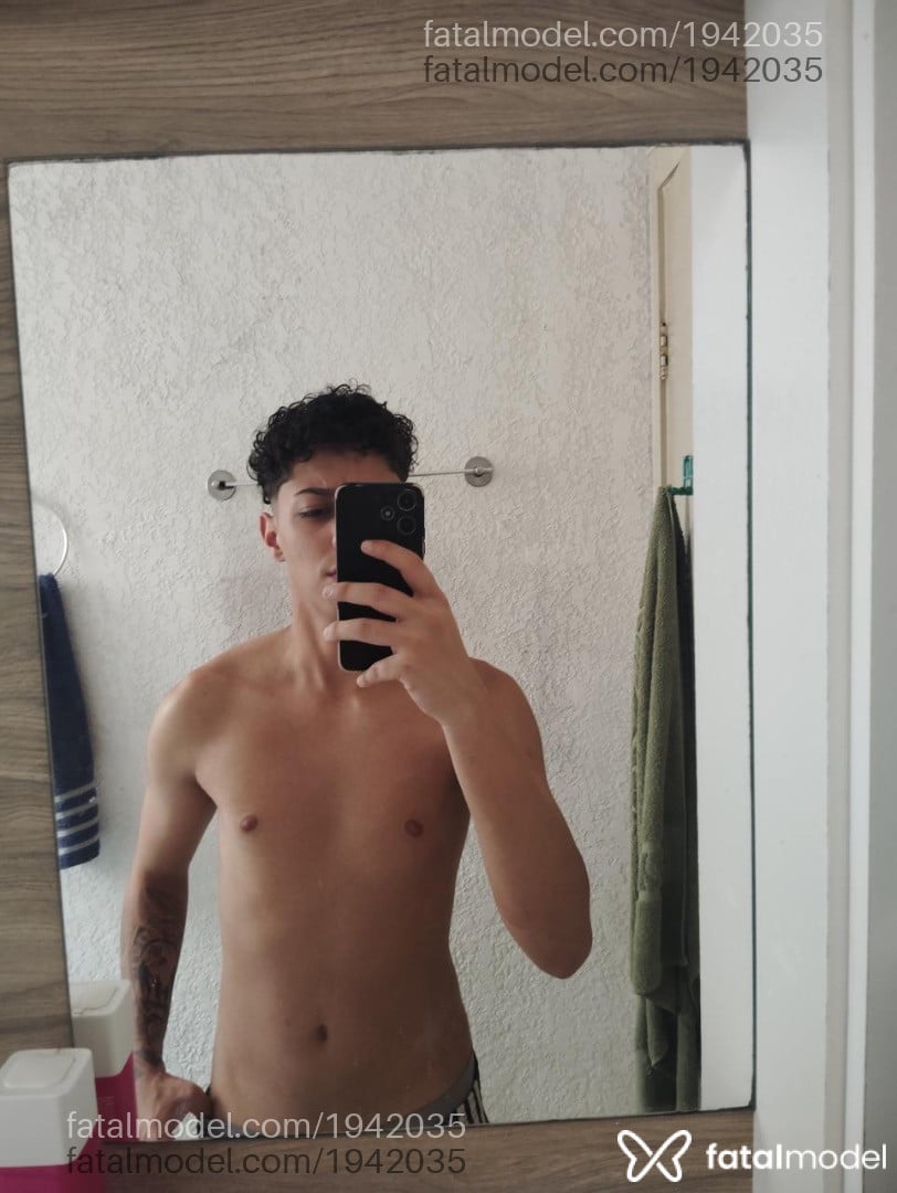 Acompanhante homem morena (o) de olhos castanhos em Porto Alegre - Wesley