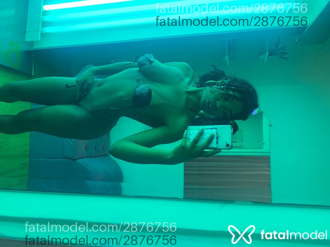 Acompanhante mulher morena (o) de olhos pretos - Godoy
