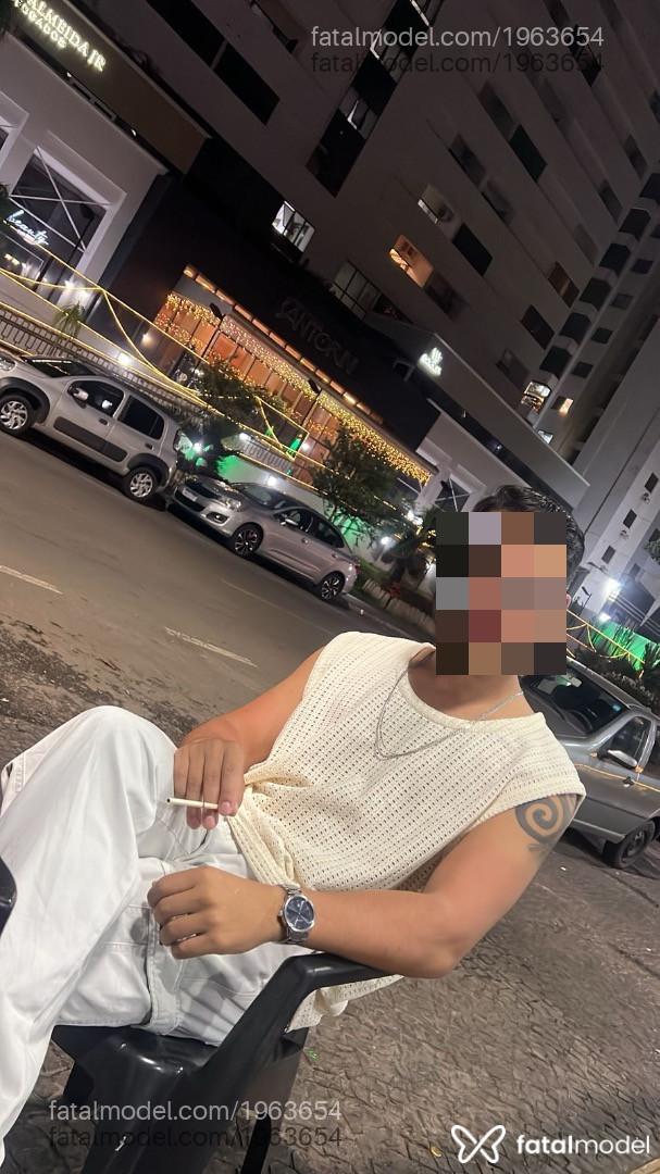 Acompanhante homem morena (o) de olhos castanhos em Rio Verde Acompanhante homem morena (o) de olhos castanhos em Rio Verde - Kauê