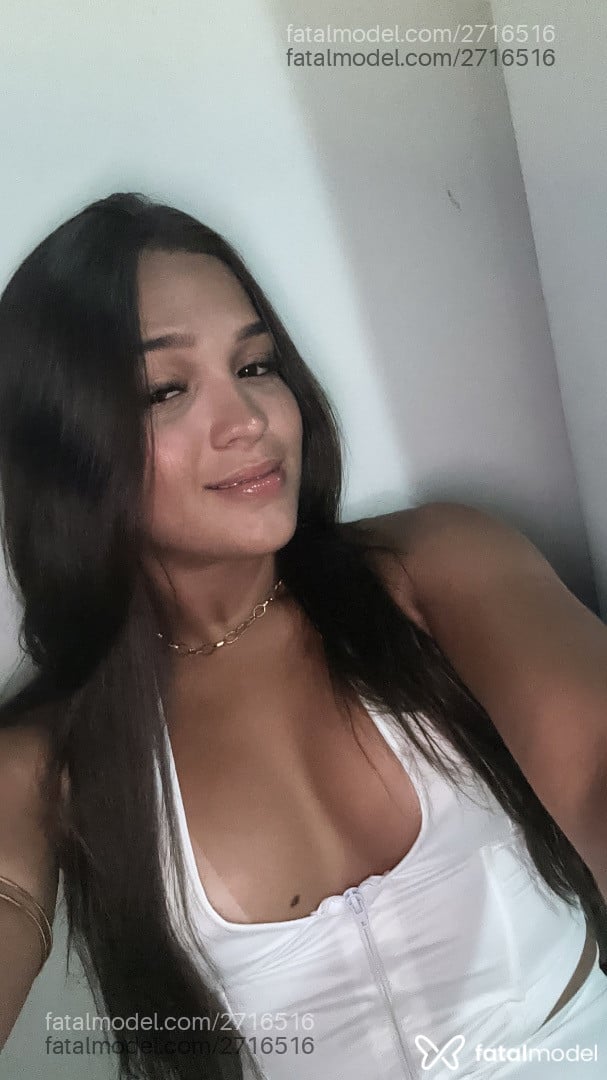 Acompanhante mulher com cabelo castanho de olhos mel em Guarujá - Laraa