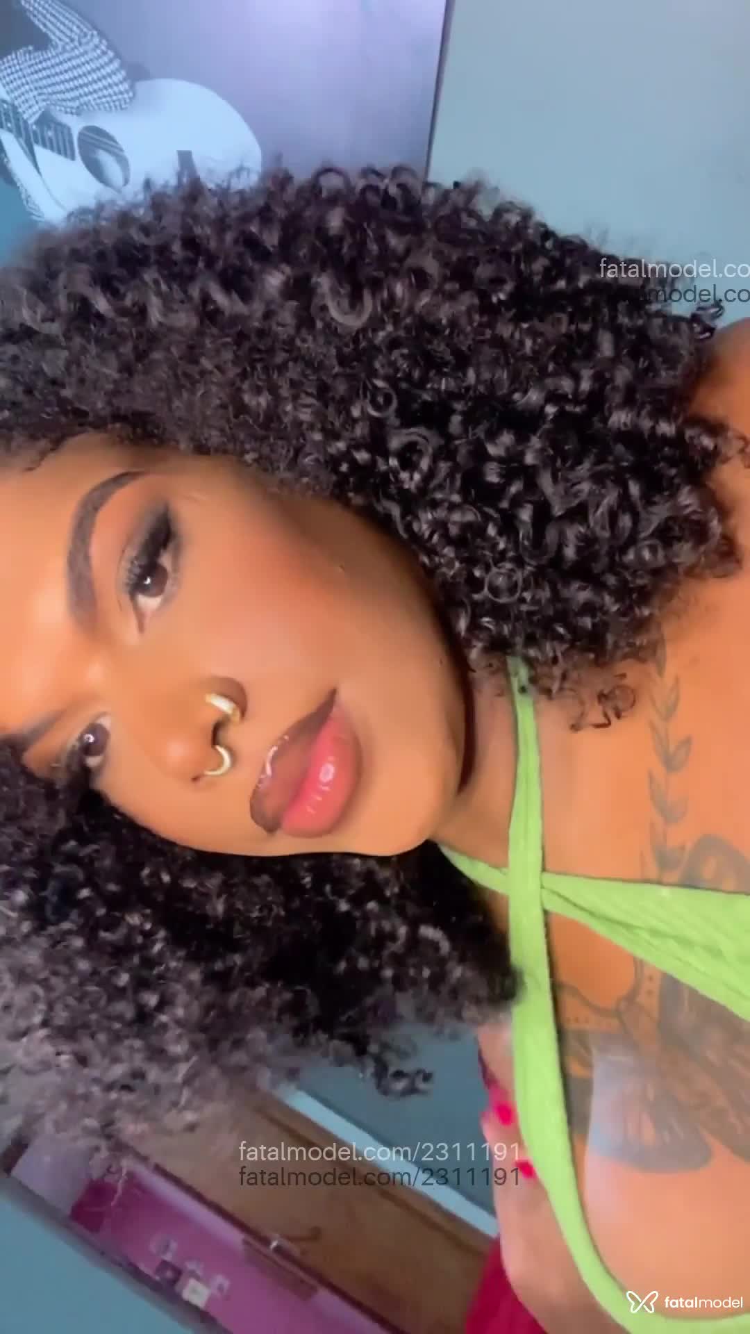 Acompanhante mulher trans com cabelo castanho de olhos castanhos em Nova Iguaçu - Ayla Marinho