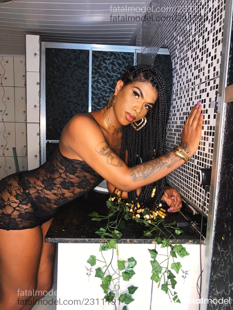 Acompanhante mulher trans com cabelo castanho de olhos castanhos em Nova Iguaçu - Ayla Marinho