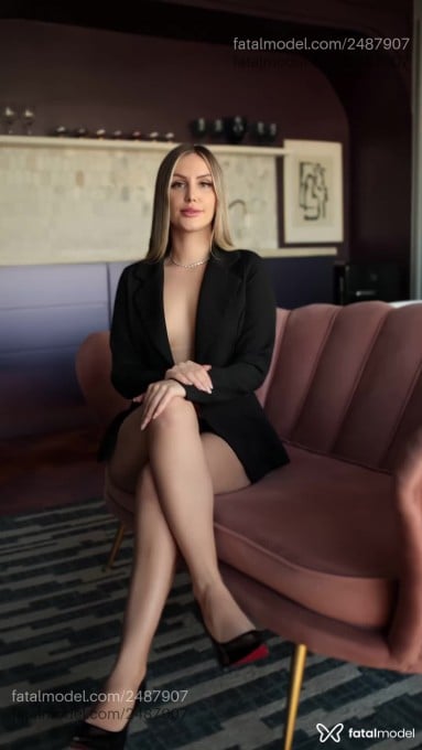Acompanhante mulher loira (o) de olhos mel em São Paulo Acompanhante mulher loira (o) de olhos mel em São Paulo - Manu Zimer