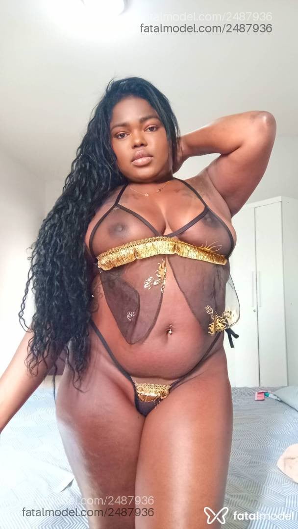 Acompanhante mulher morena (o) de olhos castanhos - Natália